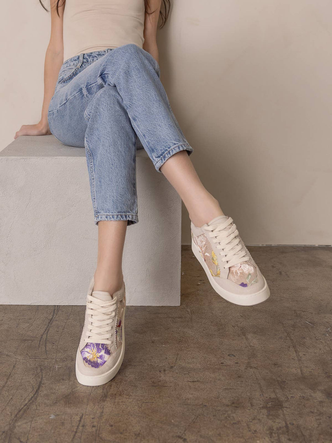 The Tammi | Light Grey Floral Applique Sneaker