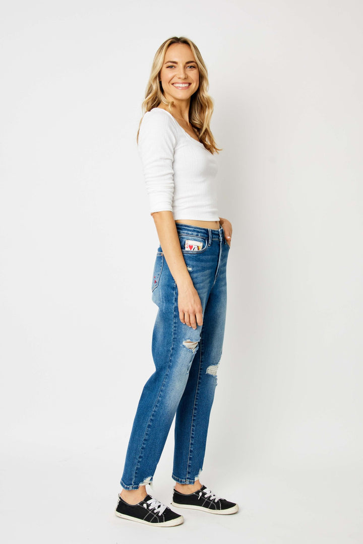 Judy Blue Queen of Hearts Coin Pocket Boyfriend Cut Denim