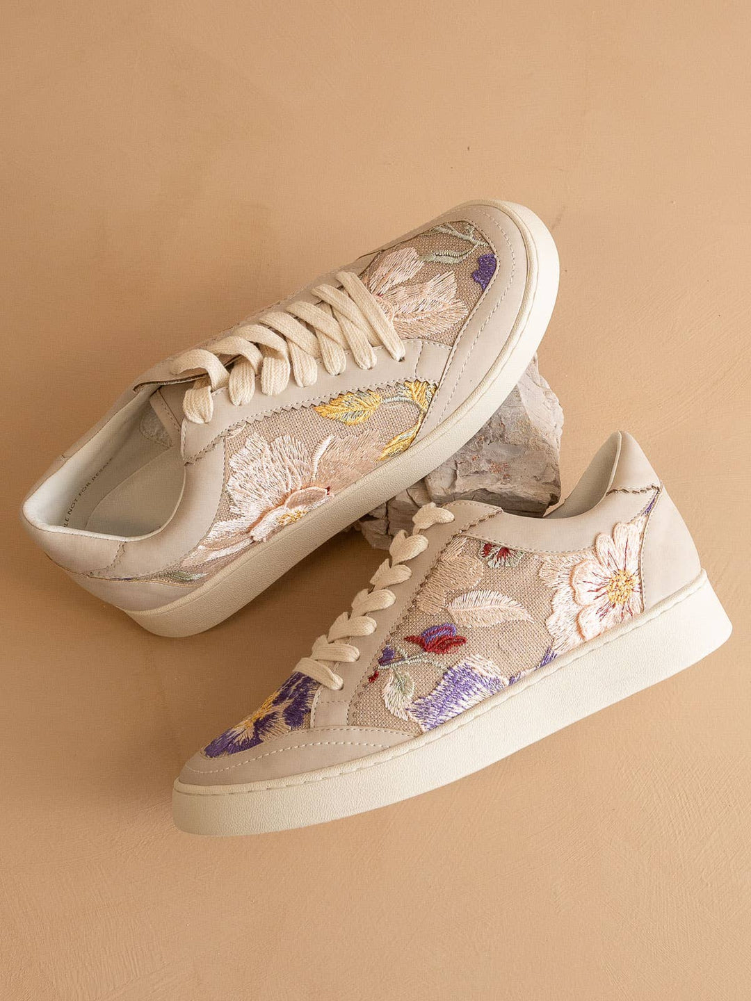 The Tammi | Light Grey Floral Applique Sneaker