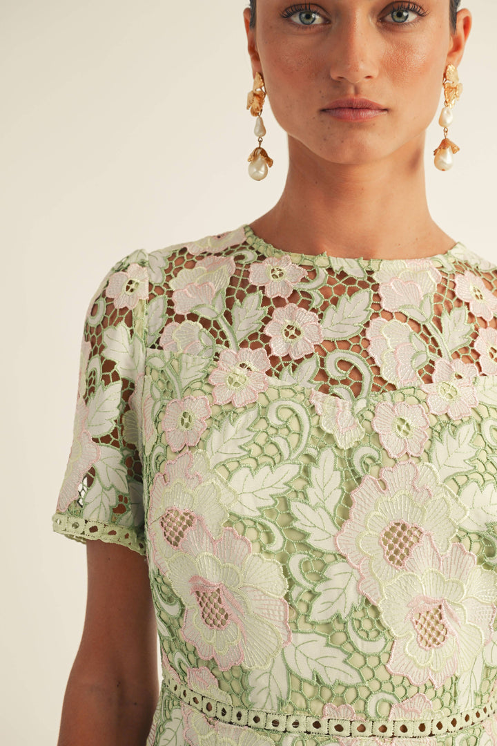 Haley - Short Slv Sweetheart Floral Lace Fitted Mini Dress
