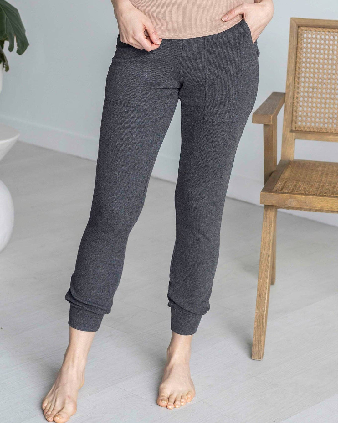 Essential Ribbed Jogger Pants In Charcoal