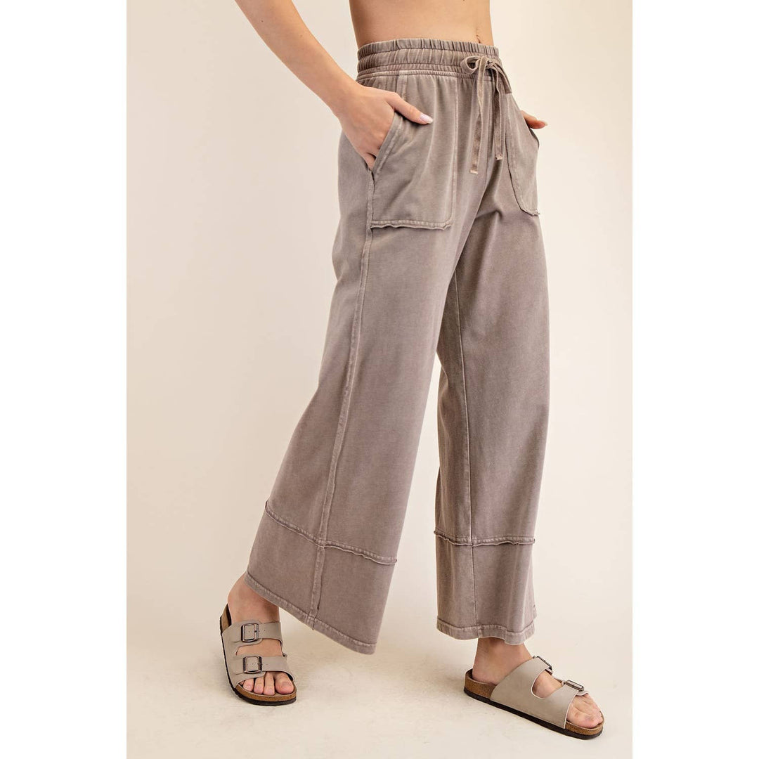 New Colors MINERAL WASHED WIDE LEG PANT - Mocha
