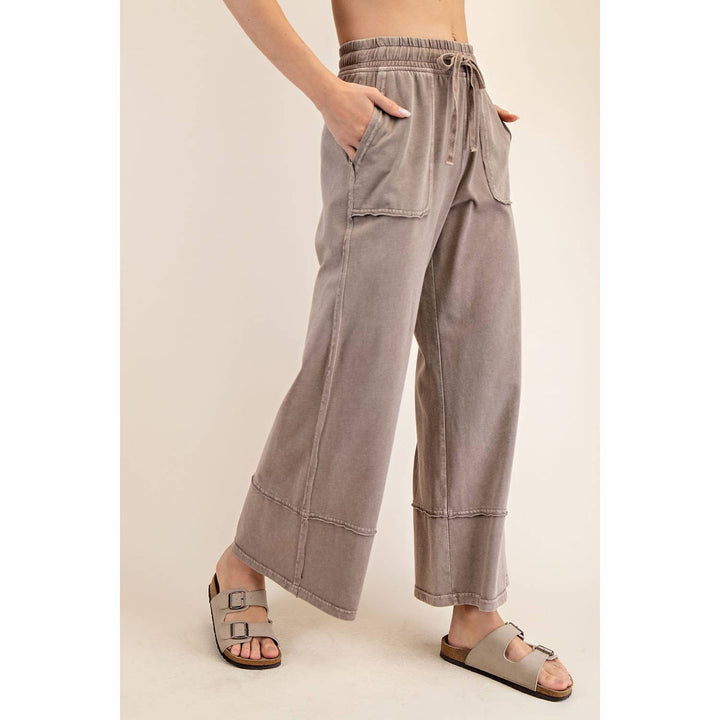 New Colors MINERAL WASHED WIDE LEG PANT - Mocha