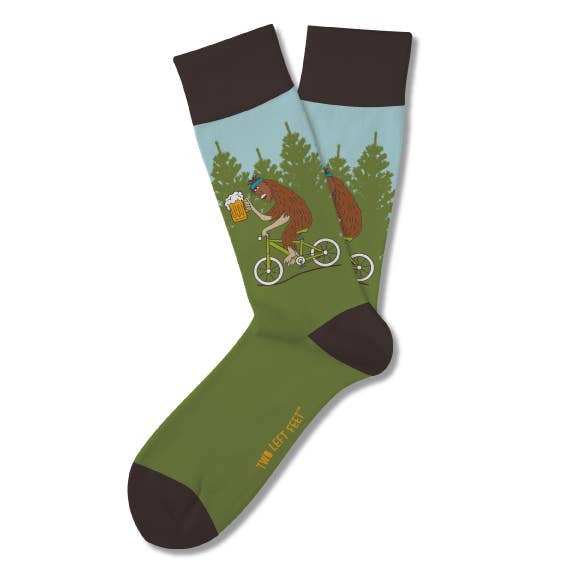 DRINKIN' WITH SASQUATCH EVERYDAY NOVELTY SOCKS