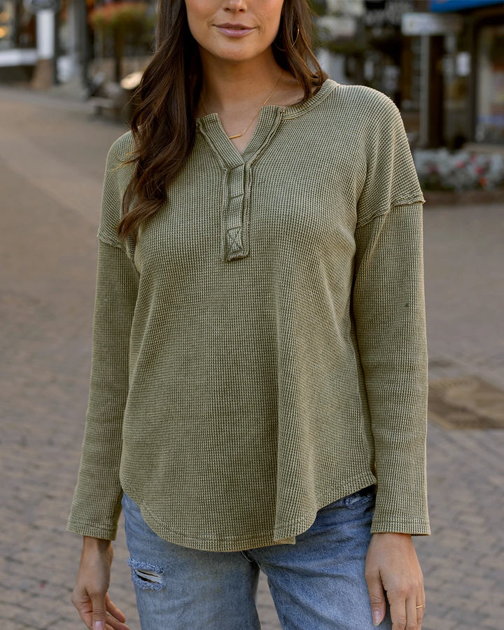 Mineral Washed Waffle Henley in Chive