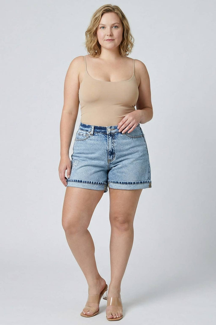 S81628M-PLUS MID RISE RELAXED SHORT W /EMBROIDERY