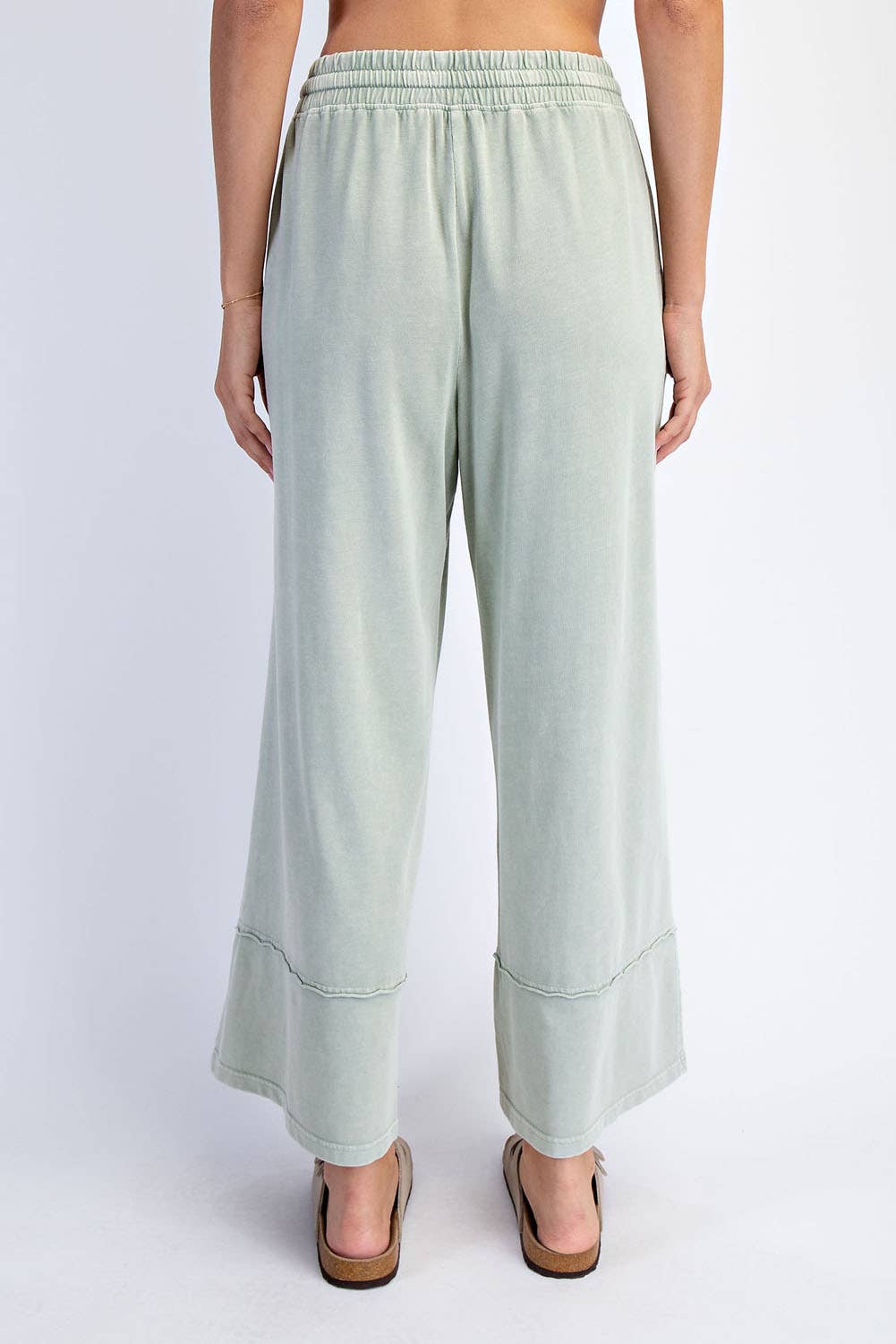 New Colors MINERAL WASHED WIDE LEG PANT - Mocha