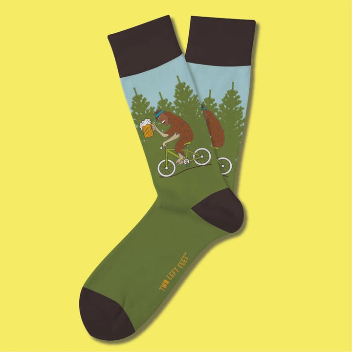 DRINKIN' WITH SASQUATCH EVERYDAY NOVELTY SOCKS