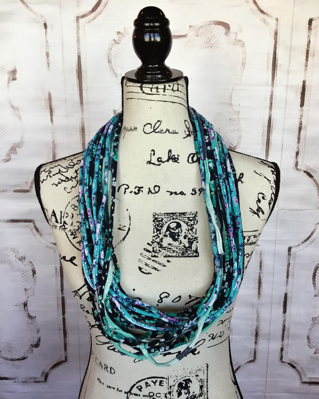 Dona Bela Shreds Lite Scarf