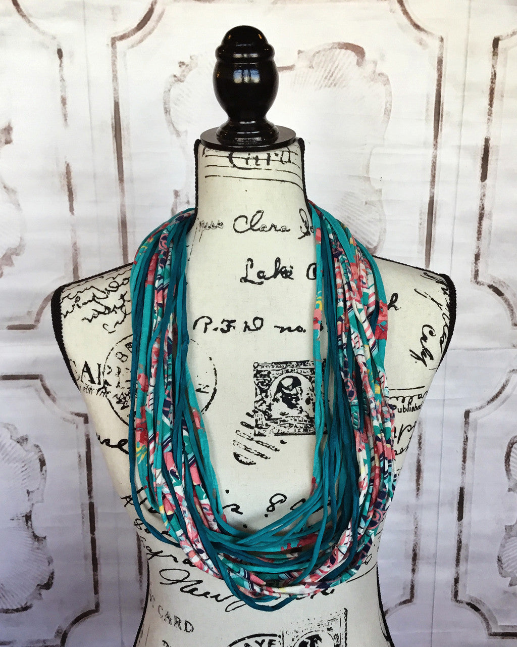 Dona Bela Shreds Lite Scarf