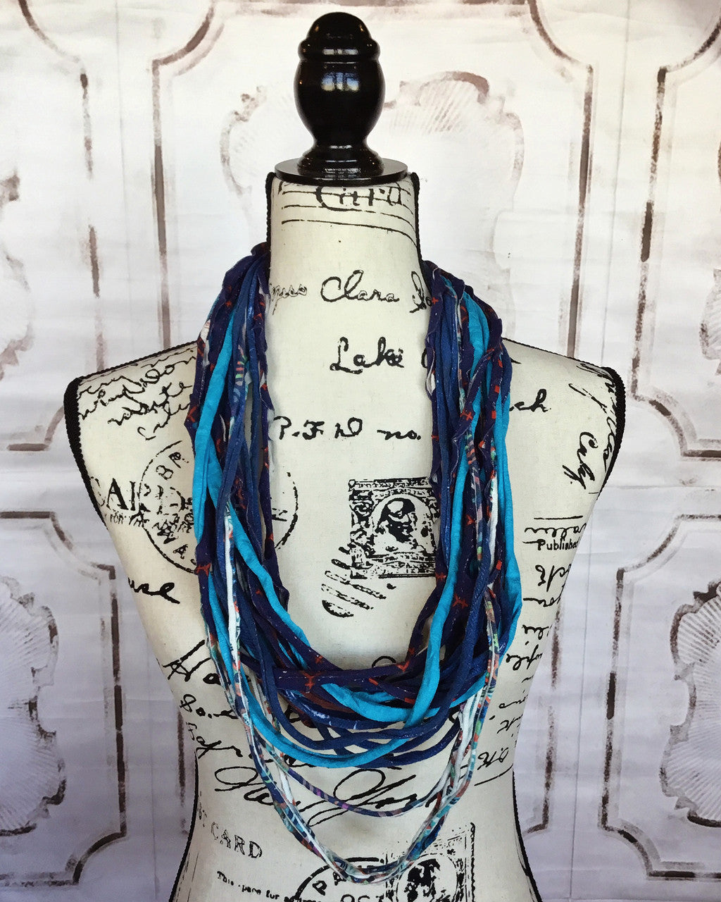 Dona Bela Shreds Lite Scarf