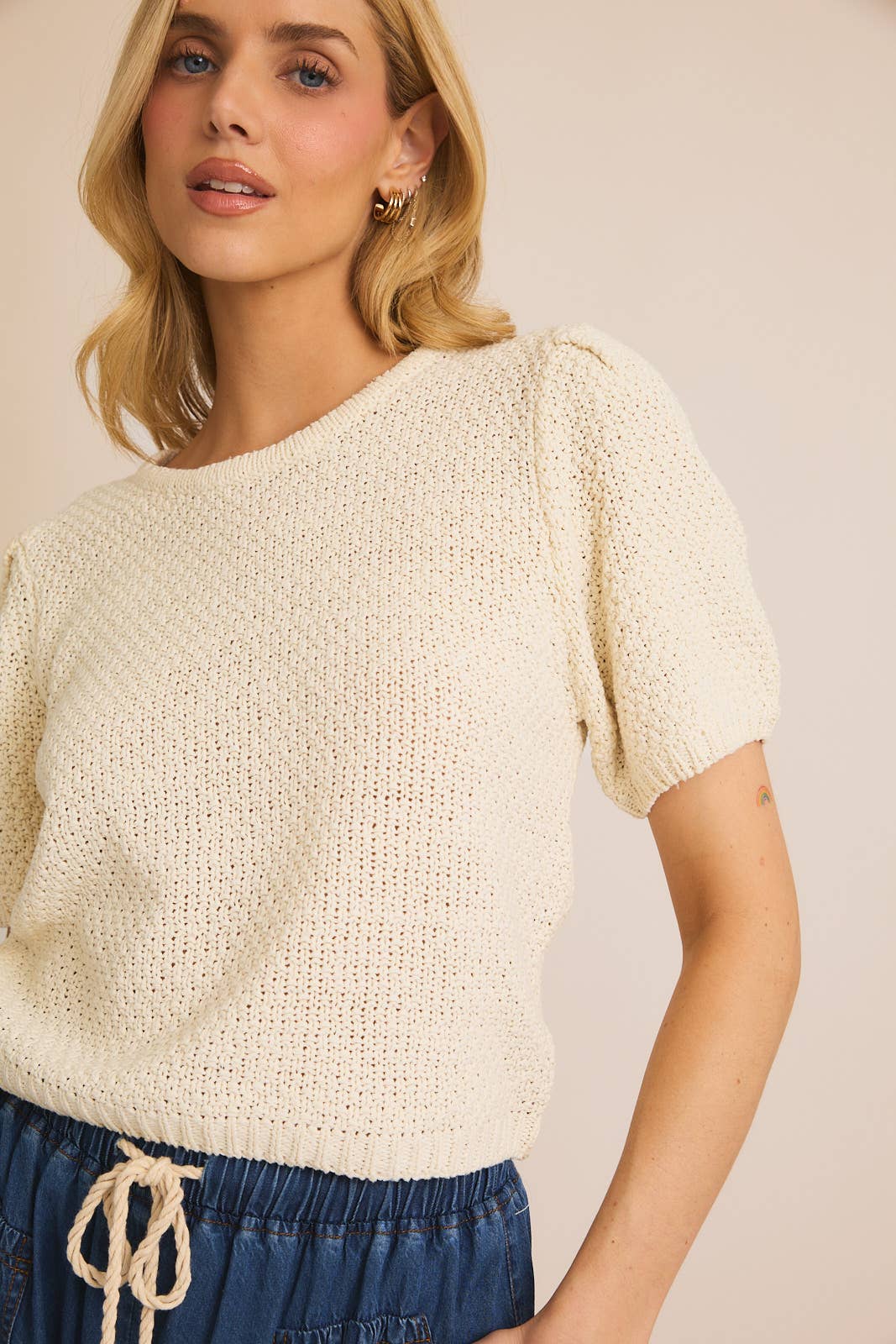 GILLI PUFF SLEEVE ROUND NECK TEXTURE SWEATER TOP