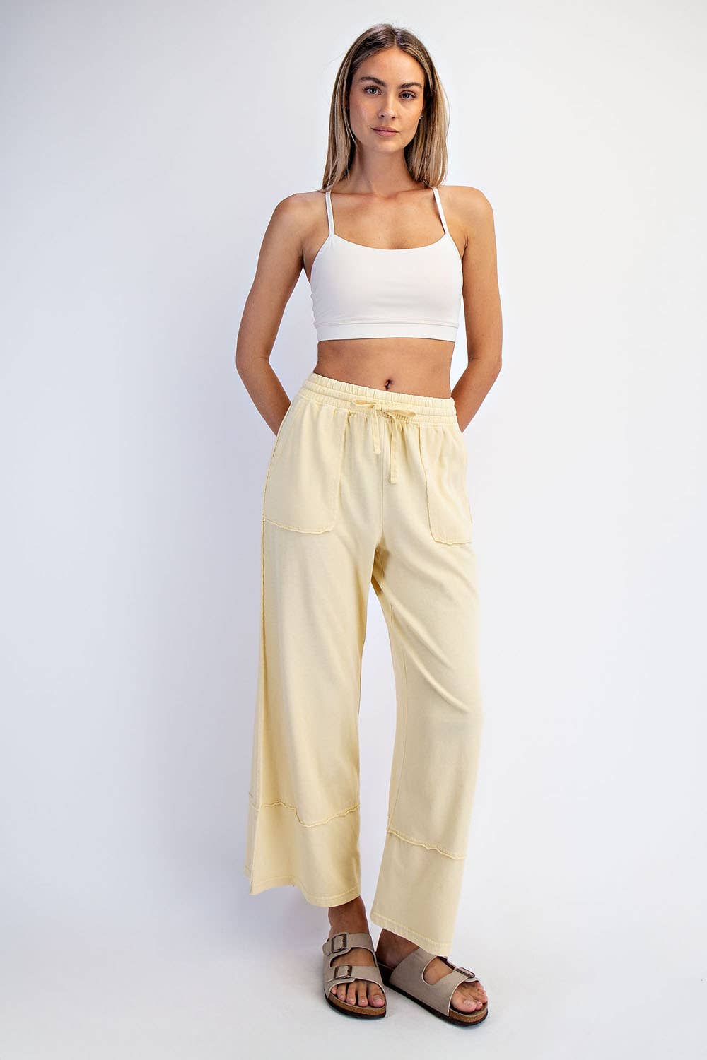New Colors MINERAL WASHED WIDE LEG PANT - Mocha