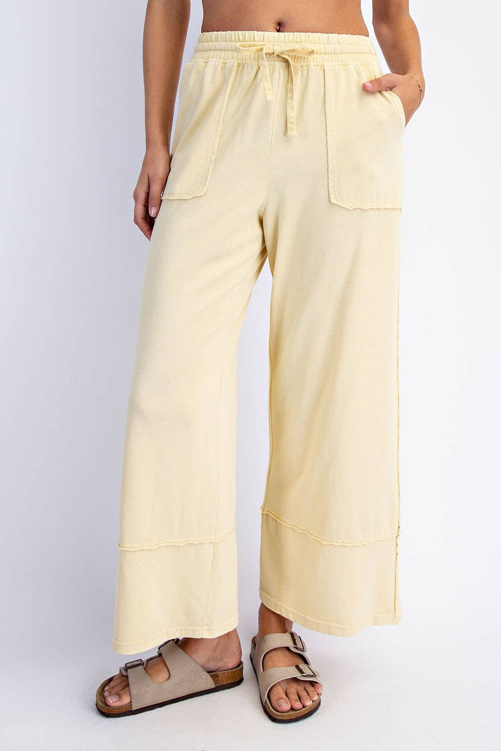 New Colors MINERAL WASHED WIDE LEG PANT - Mocha