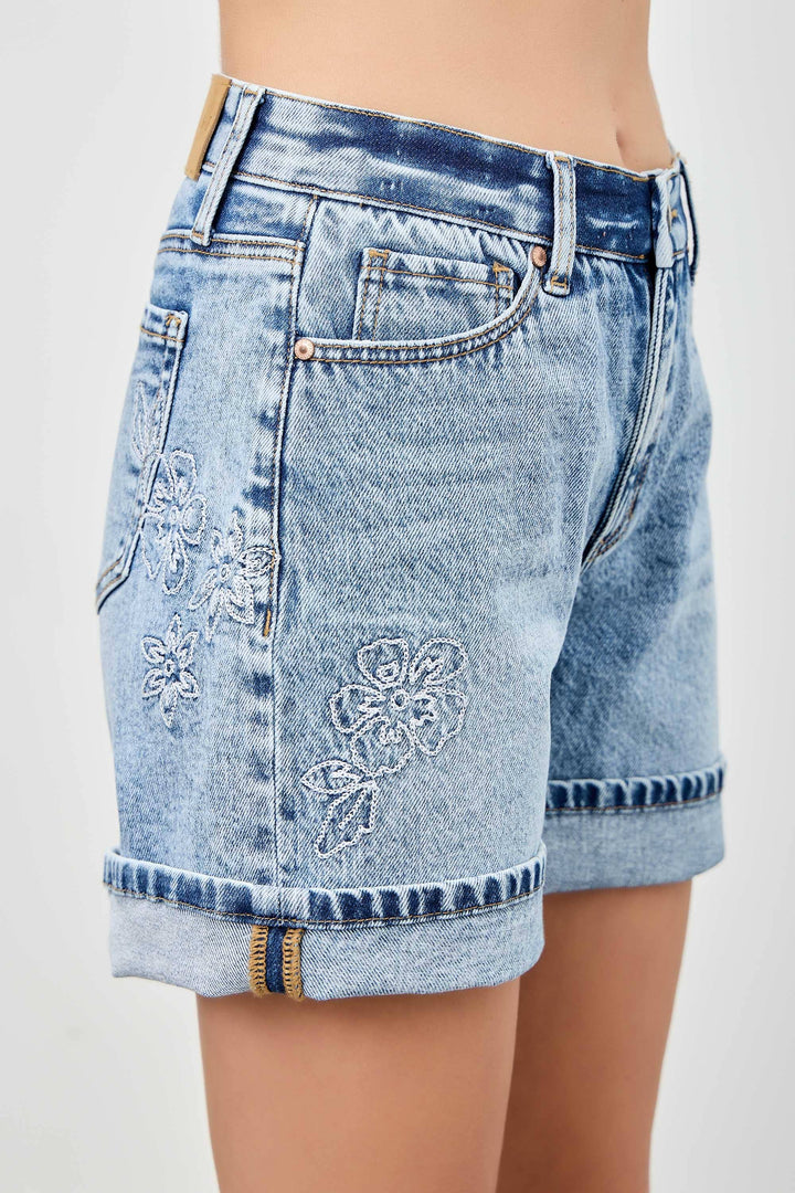 MID RISE RELAXED SHORT WITH EMBROIDERY