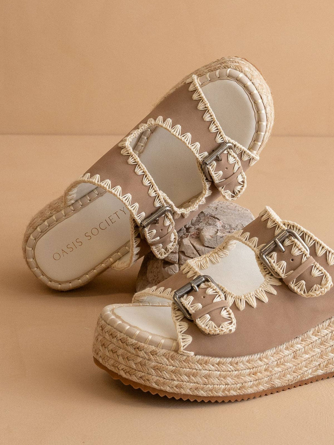 The Eugenia | Cedar Wood Embroidered  Raffia Platform Slide