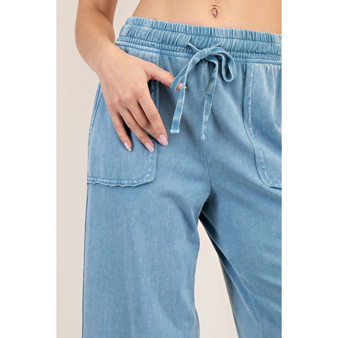 New Colors MINERAL WASHED WIDE LEG PANT - Mocha